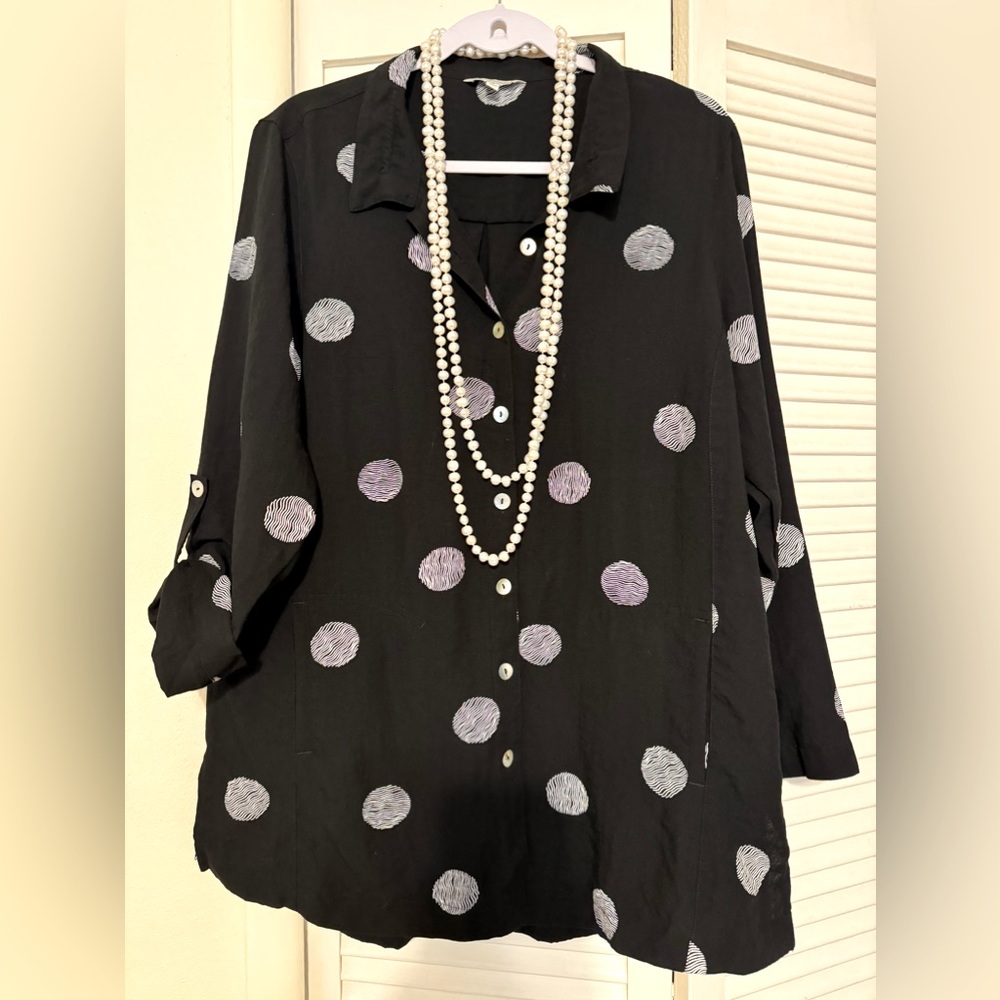 John Mark Button down shirt with two side pockets . 
Large